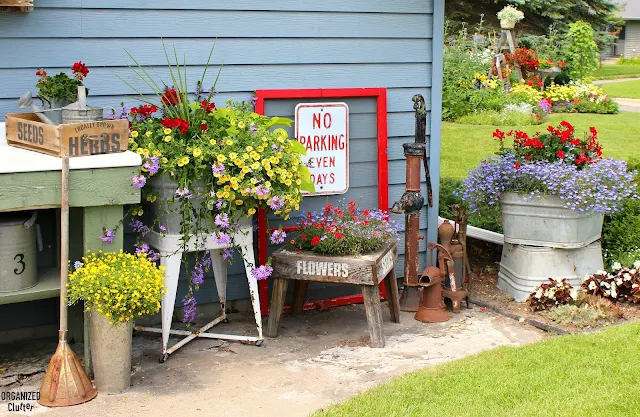 2019 Annual Junk Garden Tour #junkgarden #annuals #perennials #containergarden #galvanized #garagesalefinds #thriftshopmakeover #vintage #outdoordecor #stencil