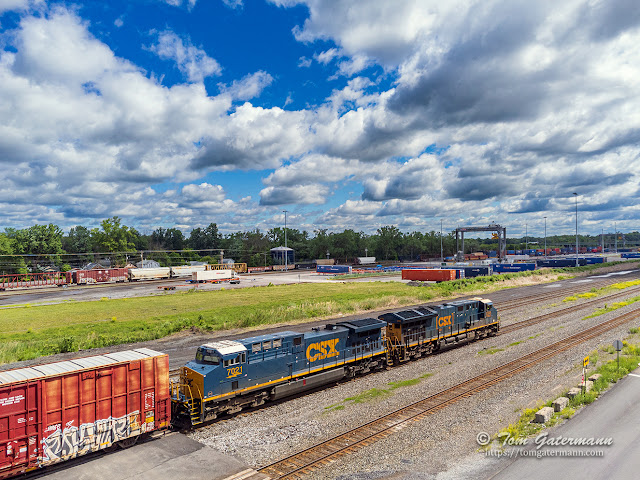 Q621 rolls east along East 1st Street, on the southern edge of DeWitt Yard