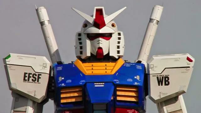 Vrai armure de GUNDAM a l'echelle a Tokyo pour les fans d'anime