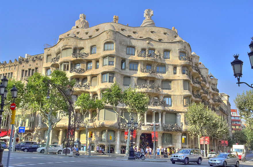 Travel Expectations Vs Reality (20+ Pics) - Exploring The Amazing Architectural Details Of Gaudi's Casa Mila In Barcelona, Spain