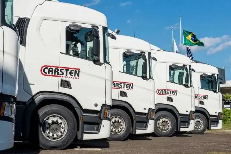 Frota de caminhões Scania da Carsten Serviços