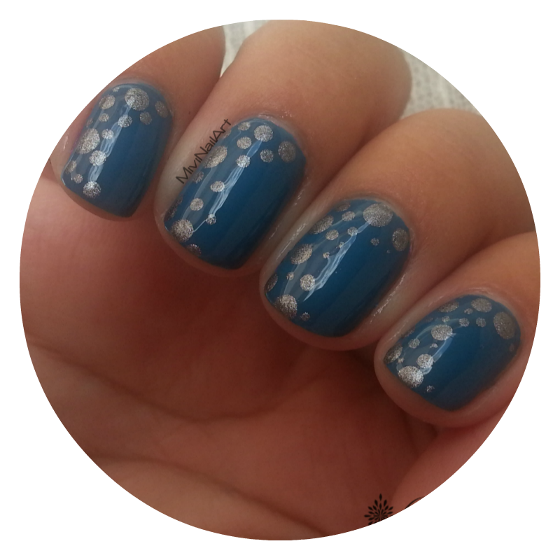 http://mivinailart.blogspot.com/2014/11/manicura-puntos-media-luna.html