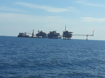 Bekerja dengan tingkat resiko yang tinggi di lepas pantai