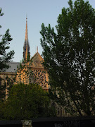 . y la Rue Chanoisesse para llegar a NotreDame, la Catedral de Paris. (dsc )