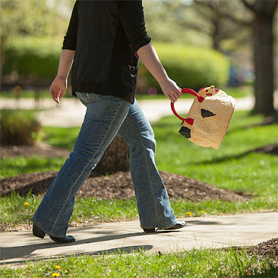 The "Hen bag" Rubber Chicken Purse, Perfect As A Gift For Your Favorite Chick