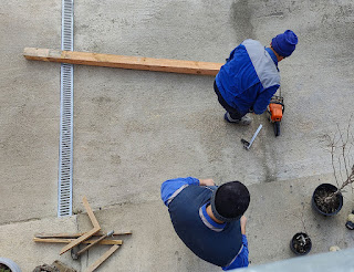 Cutting the wooden column to size