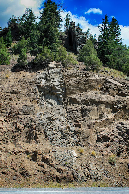 Yellowstone Lake east entrance Absaroka volcanics Buffalo Bill Cody Wyoming copyright RocDocTravel.com