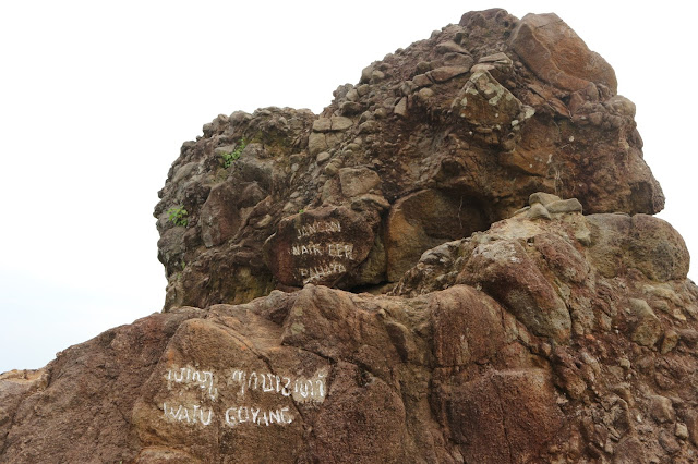 Watu Goyang, Melihat Puncak Makam Raja-Raja Imogiri dari Ketinggian