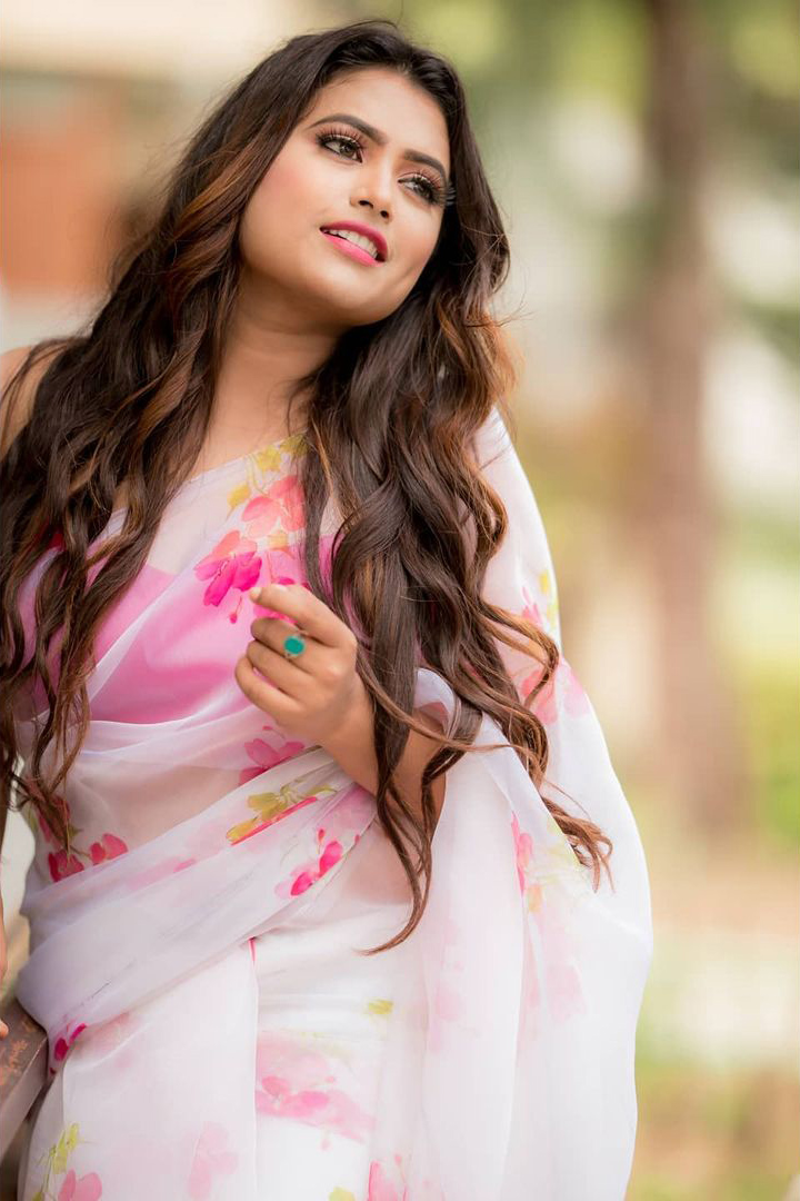 Actress Farina Azad Latest Photos In Floral Saree