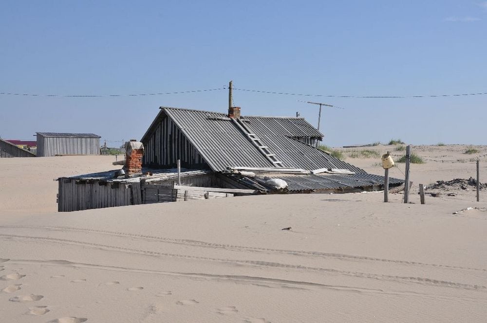 shoyna-sand-buried-2