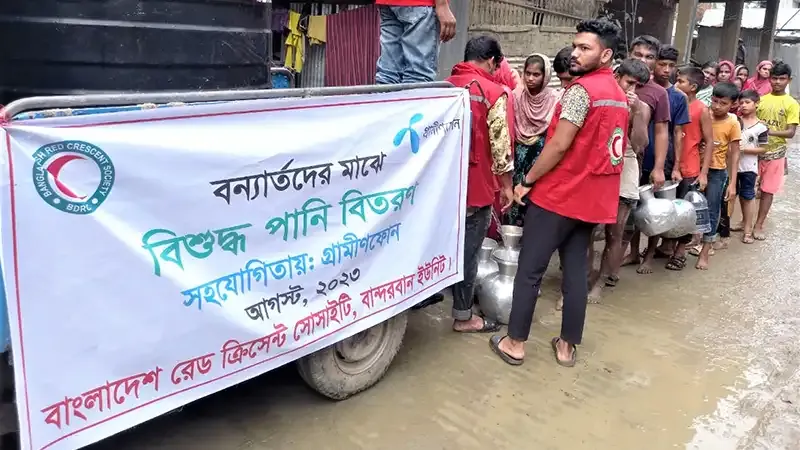 বন্যাদুর্গত ১০ হাজার পরিবারের পাশে গ্রামীণফোন