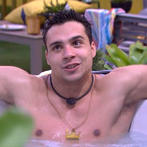 Petrix Barbosa sem camisa no BBB 20