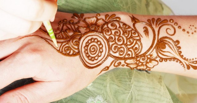 model henna tangan simple