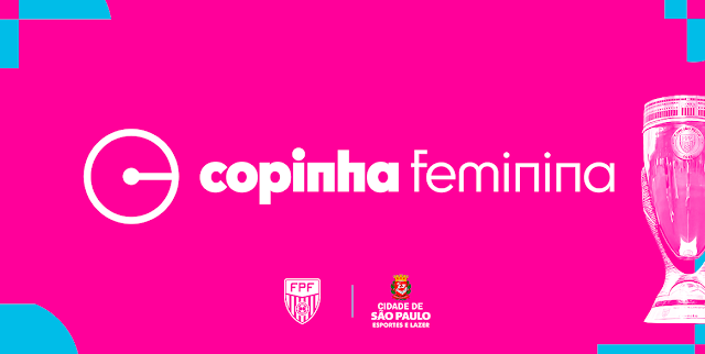 Logo da Copa SP Feminina com a escrita "Copinha feminina" em minúsculo. Ao lado, na esquerda está um círculo com uma linha reta entre o ponto no meio e a circunferência, lembrando um meio-campo e uma letra C
