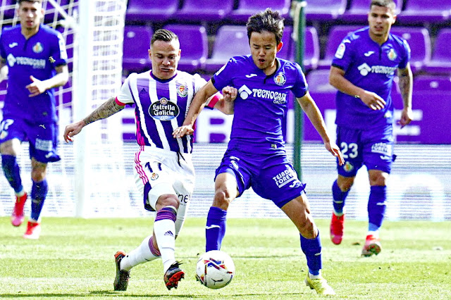 Roque Mesa y Take Kubo. REAL VALLADOLID C. F. 2 GETAFE C. F. 1. 06/03/2021. Campeonato de Liga de 1ª División, jornada 26. Valladolid, estadio José Zorrilla. GOLES: 1-0: 13’. Óscar Plano. 2-0: 23’, Shon Weissman. 2-1: 37’, Jaime Mata.