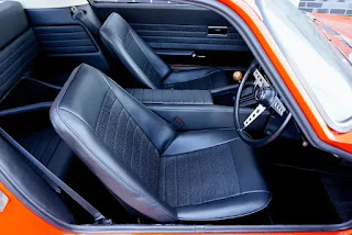 interior jok mobil warna hitam