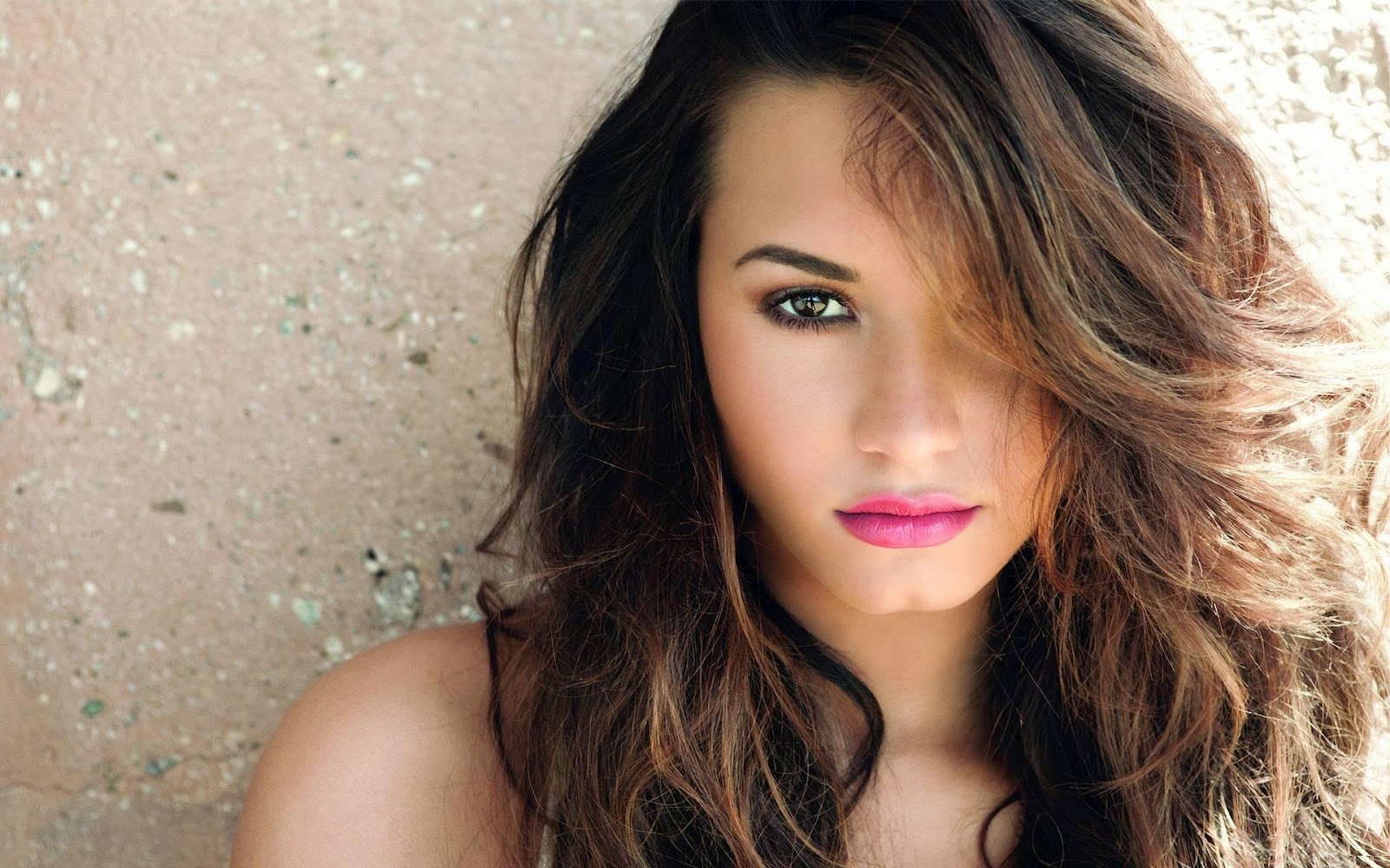 Demi Lovato Hd Wallpapers Free Download