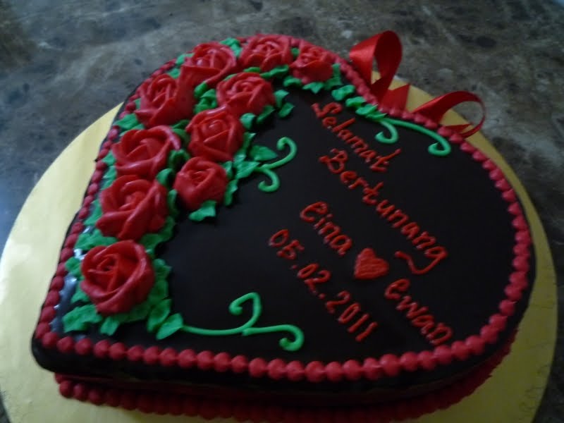 ~Liza's Yummy Cakes~: Kek tunang bentuk love