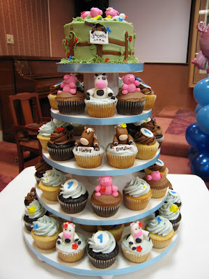 Cupcake Birthday Cake on Blue Cupcake  Farm Animals Cake And Cupcakes