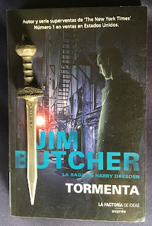 Portada del libro Tormenta, de Jim Butcher