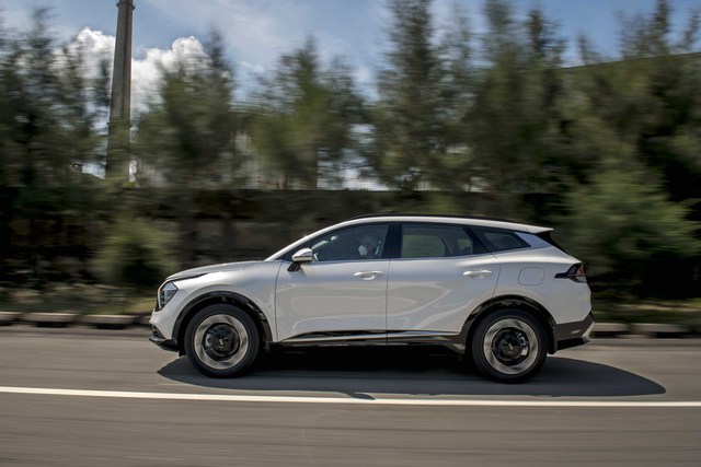 Kia Sportage 2022 về Việt Nam với giá 899 đến 1099 triệu đồng – đối đầu Hyundai Tucson, Honda CR-V - Ảnh 4.