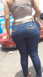 Mexicana preciosa jeans entallados nalgas redondas