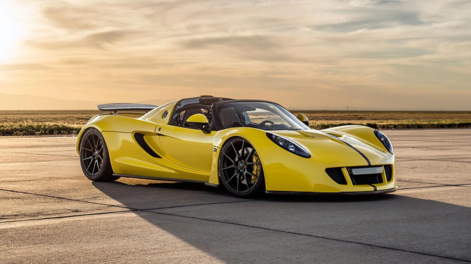 Siêu xe Hennessey Venom GT Spyder đạt tốc độ 427,5 km/h