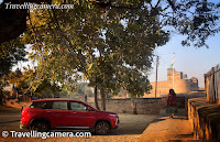 Chanderi is a small town in the Ashoknagar district of Madhya Pradesh, known for its rich history and culture. One of the most popular tourist attractions in Chanderi is the Chanderi Fort, a magnificent structure that has stood for centuries and played a significant role in the town's history.