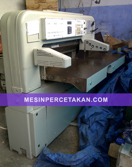 Polar 92 CE | Mesin potong kertas otomatis - Digital Display