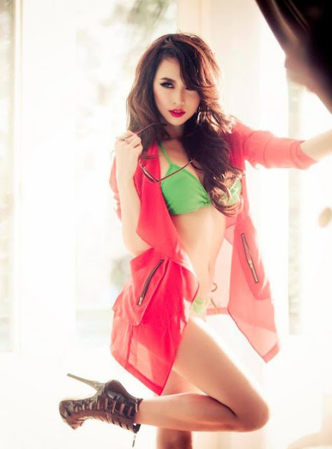 Vietnamese Celeb Actress and Model Dinh Ngoc Diep Sexy In Bikini-08