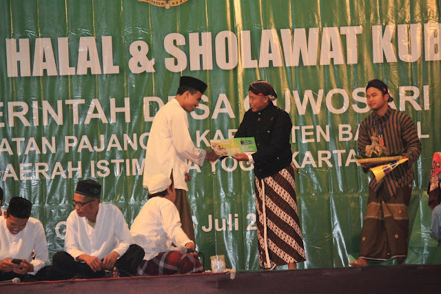 Syawalan Dan Sholawat Kubro Pemerintah Desa Dan Masyarakat Guwoari Di Goa Selarong