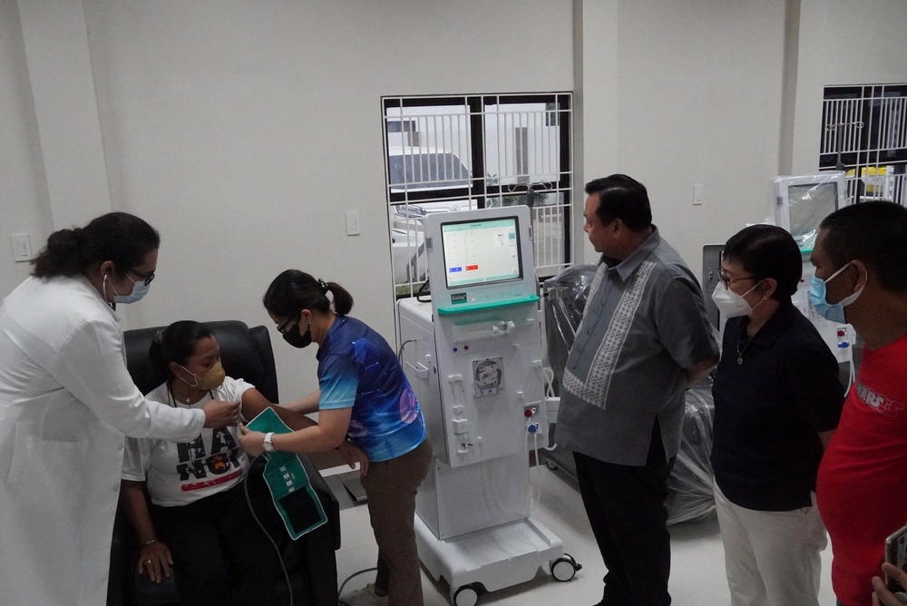 Iloilo City Mayor Jerry Trenas at the USWAG San Isidro Dialysis Center.