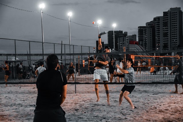 Prefeitura do Jaboatão e Sesc inauguram quadra de beach tennis na orla de Candeias
