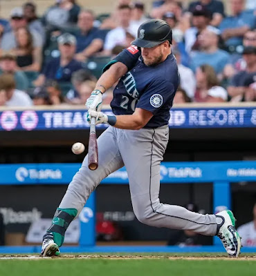 Cal Raleigh, Julio Rodriguez homer as Mariners surge to win over Twins