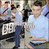 Daniel Radcliffe firma autógrafos para sus fans a las afuera de los Estudios BBC!