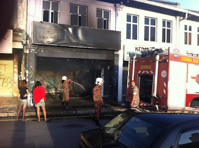 Rumah Api Terbakar