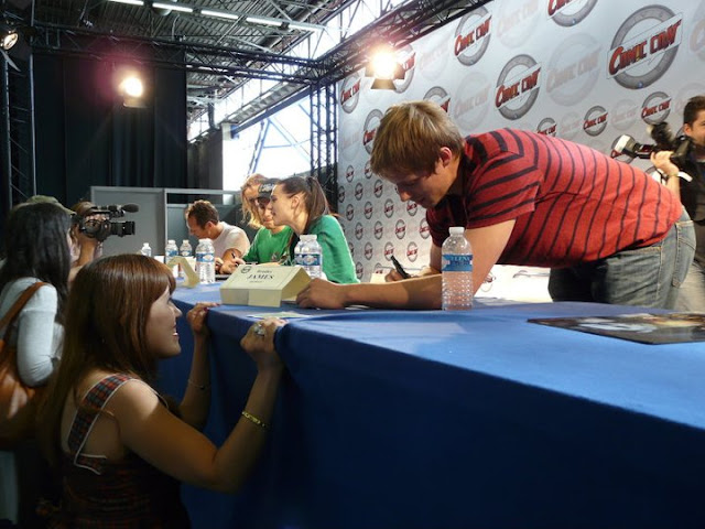 rencontre avec Bradley James Merlin Comic con 2011