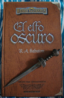 Portada de la edición ómnibus de la trilogía El elfo oscuro, de R. A. Salvatore