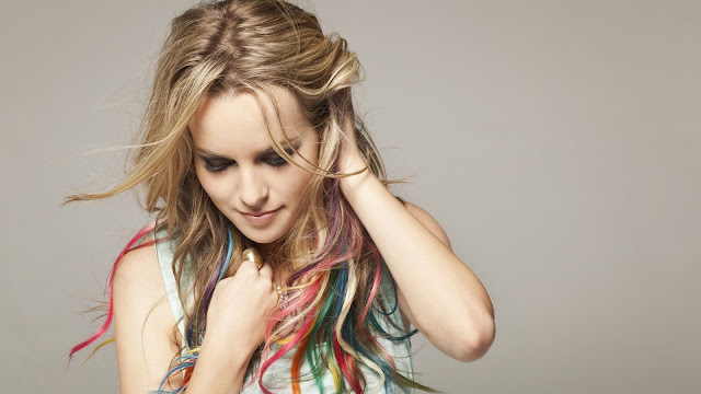 Bridgit Mendler Posing HD Wallpaper