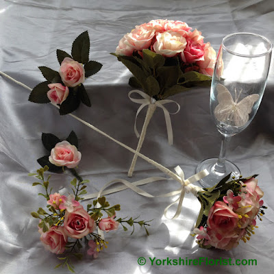  dusky pink and champagne wedding flowers