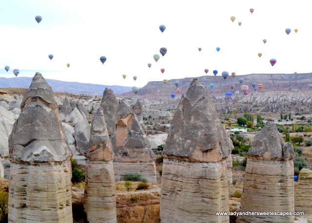 Hot air balloons in Love Valley