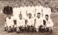 REAL MADRID C. F. Temporada 1953-54. Pazos, Navarro, Oliva, Lesmes II, Muñoz, Zárraga. Joseíto, Olsen, Di Stéfano, Molowny y Gento. REAL MADRID C. F. 4 REAL SANTANDER S. D. 2 Domingo 27/09/1953. Campeonato de Liga de 1ª División, jornada 3. Madrid, estadio Chamartín. GOLES: 1-0: 23’, Molowny. 2-0: 30’, Olsen. 3-0: 56’. Di Stéfano. 3-1: 72’, Vázquez. 3-2: 75’, León. 4-2: 80’, Olsen.