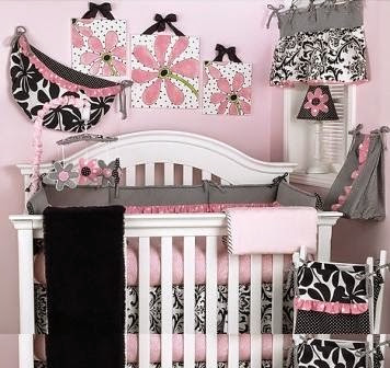 Desain kamar bayi perempuan nuansa merah muda 4