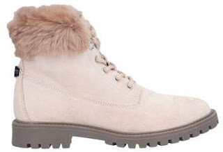 Warm Waterproof Boots For Winter #winterboots #waterproofboots #warmboots https://toyastales.blogspot.com/2020/02/warm-waterproof-boots-for-winter.html