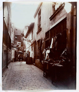 Passage des Patriarches, rue Mouffetard, 5ème arrondissement, Paris  Atget, Eugène (Jean Eugène Auguste Atget, dit) , Photographe   Musée Carnavalet, Histoire de Paris  PH3760  CC0 Paris Musées / Musée Carnavalet - Histoire de Paris