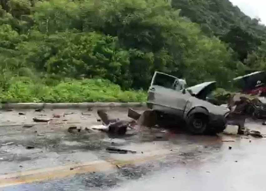 Acidente entre veículos deixa cinco mortos e carro partido ao meio em Itapajé, no Ceará