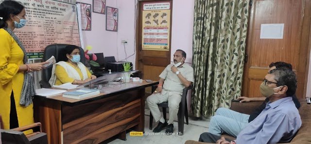  प्राथमिक चिकित्सा केंद्र पर प्रबंधक डॉक्टर रितु वर्मा और क्षेत्रीय पार्षद मनोज गोयल की हुई बैठक
