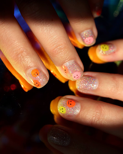 Easy smiley face nail art with holographic background