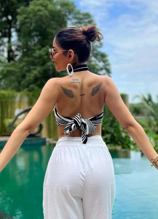 alaya f sexy back backless actress