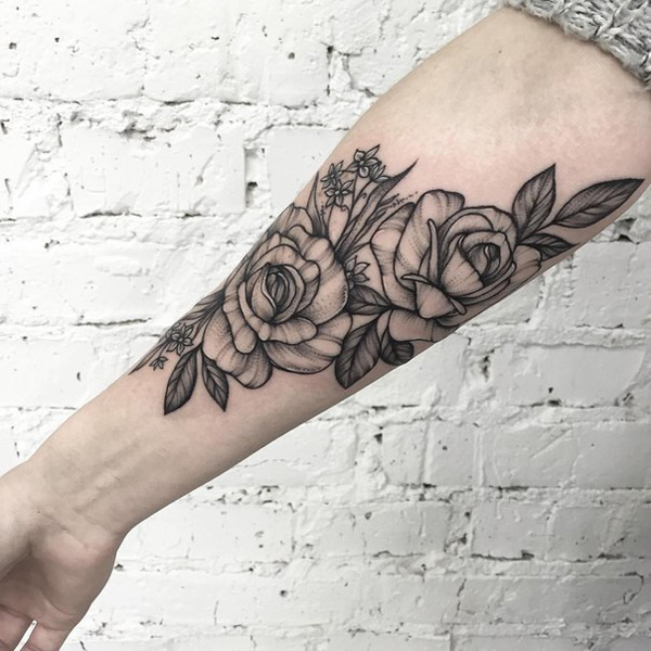 Simples e bonito floral manga da tatuagem. Mesmo que ele não possui cores brilhantes e ensolarados, ele tenta lidar com a simplicidade e a clareza de que o projeto tem. Ele também traz um novo olhar para a tatuagem. (Foto: Fontes de imagem)
